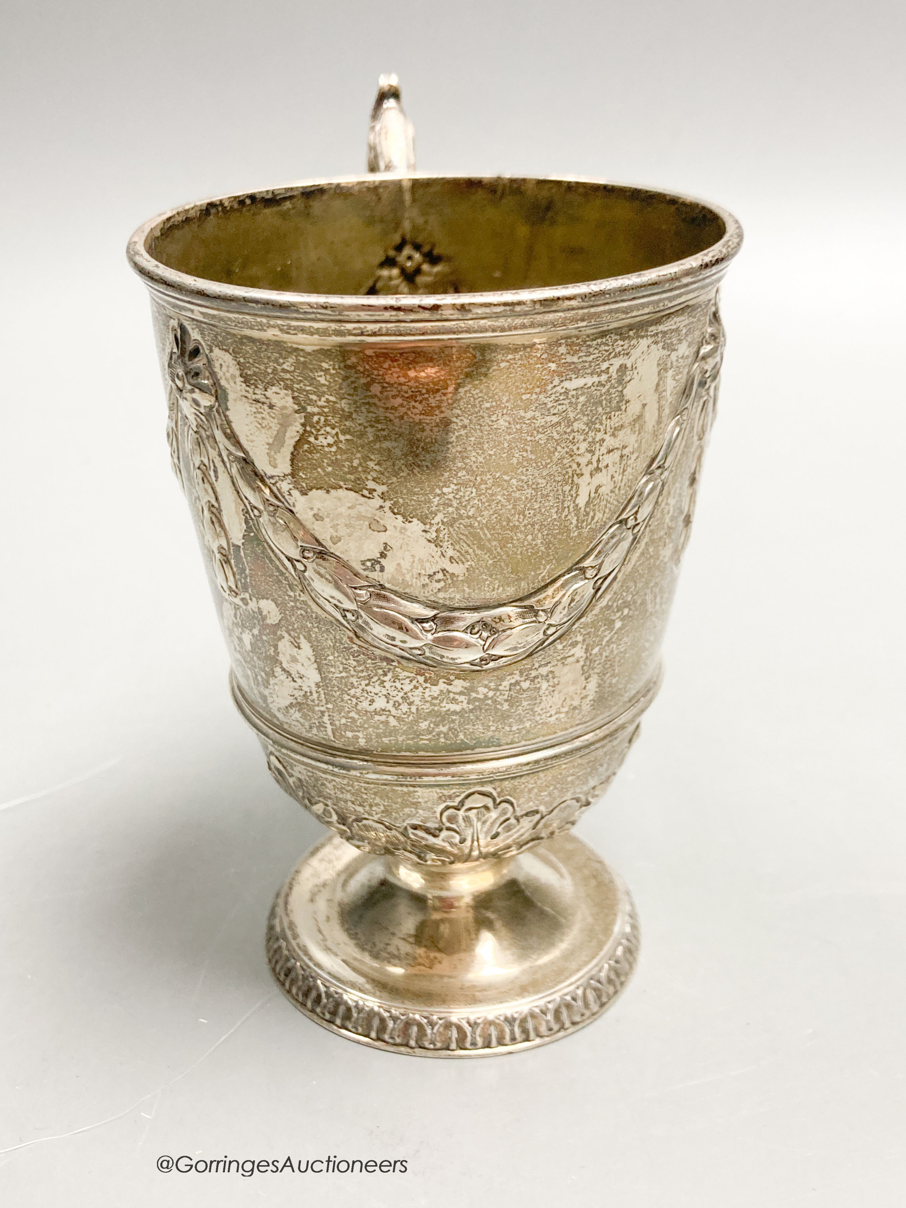 A Victorian silver pedestal christening mug, Jackson & Chase, London, 1877, 11.1cm, 4oz.